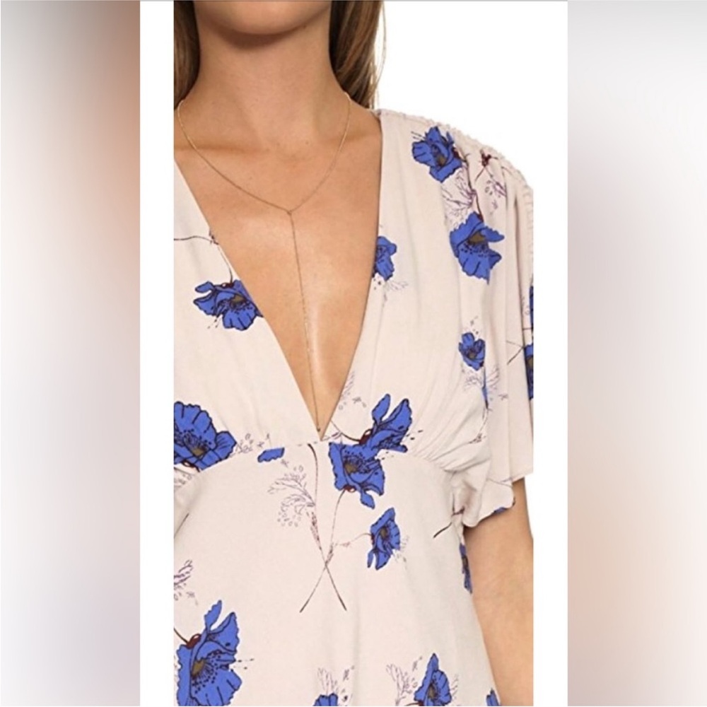 Free People Revolve Melanie Drapey Blue Floral V-Neck Dress in Pearl - Picture 2 of 9